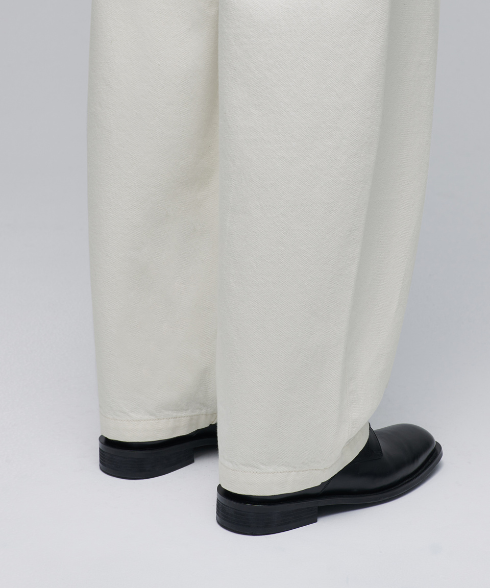 MUSINSA | MUSINSA STANDARD CONE Deep Tuck Curved Denim Pants