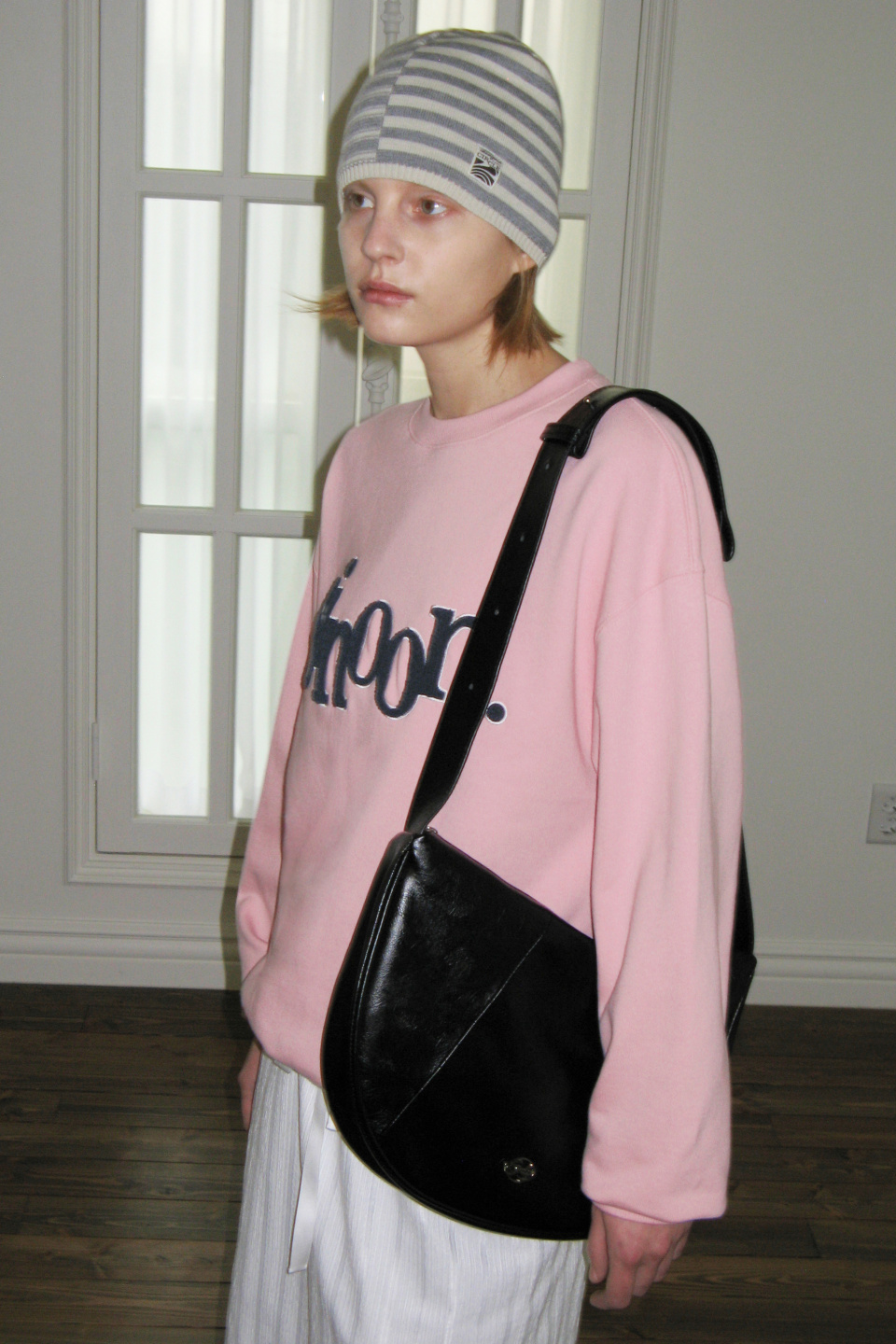 MUSINSA公式 | SINOON HALF MOON LEATHER HOBO BAG (BLACK)