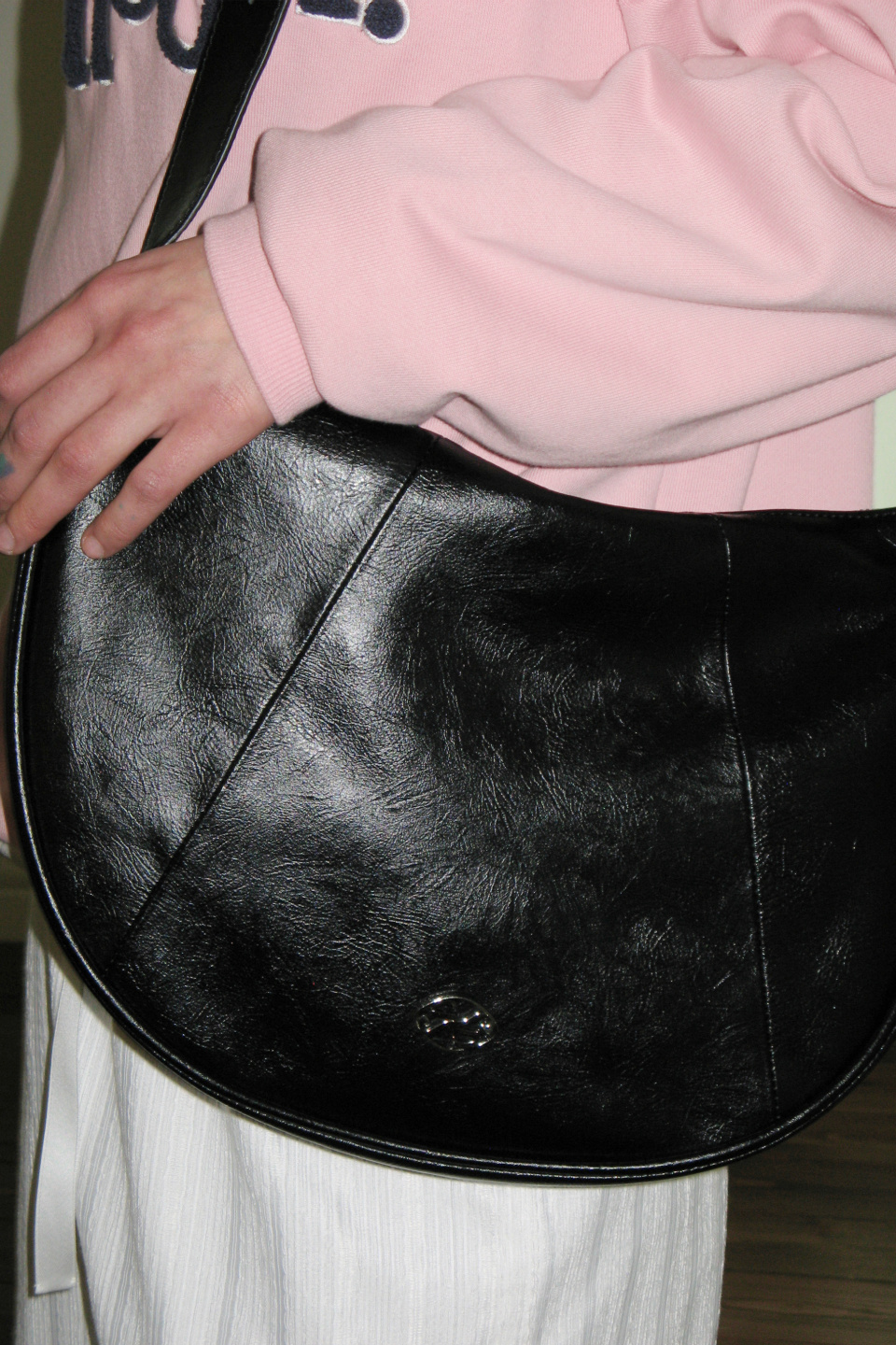 [Sinoon]HALF MOON LEATHER HOBO BAG★新作★韓国ファッション★ MUSINSA公式 | SINOON HALF MOON LEATHER HOBO BAG (SILVER)