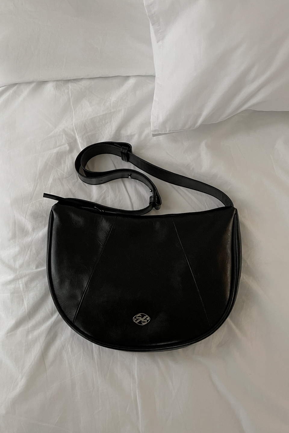 ★送料・関税込★sinoon★HALF MOON LEATHER HOBO BAG★バッグ★ 21d74237-3dc9-4f98-9d17-