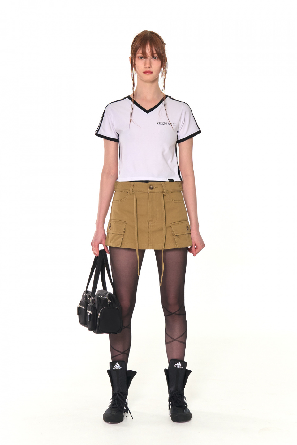 MUSINSA公式 | ZIZEMUSEUM V LINE SPORTY T-SHIRTS (WHITE)