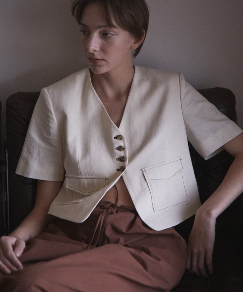 SINGLE STITCH DETAILED CROP JACKET - CREAM