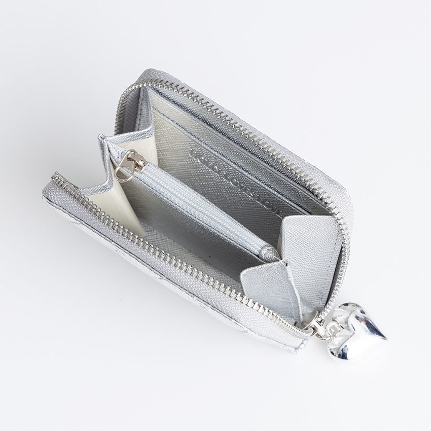 MUSINSA | HOLLY LOVES LOVE Heart Quilting Wallet [Silver]