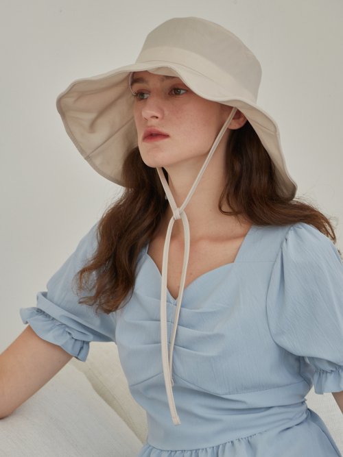 Nylon Strap Wide Bucket Hat (Beige)