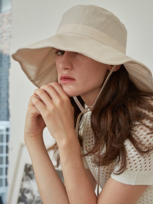 Nylon Strap Wide Bucket Hat (Beige)