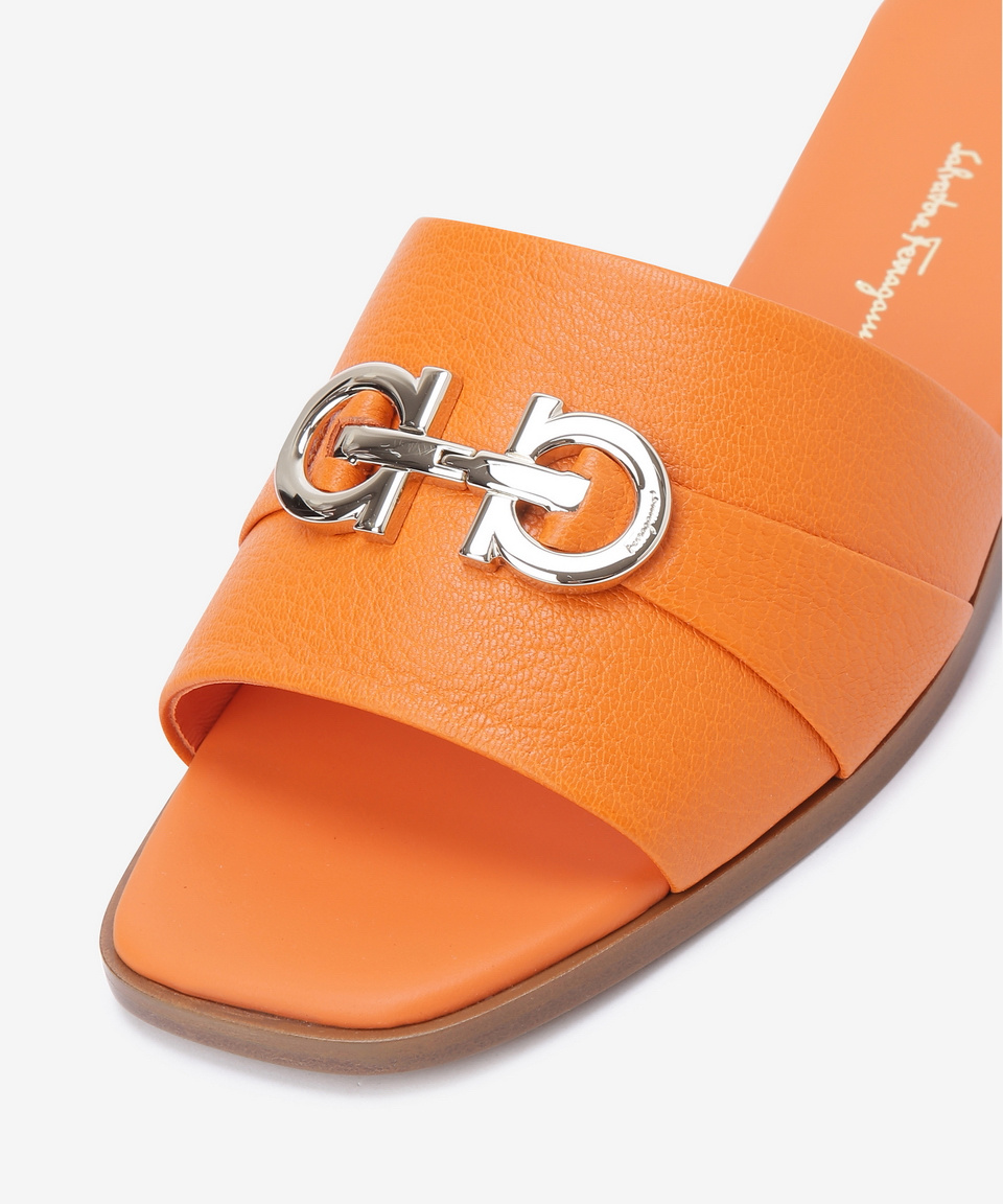 ★FERRAGAMO★ Casual Gancini Slide Orange 01E565758087 01E56 MUSINSA | SALVATORE FERRAGAMO Casual Cancini Slide - Orange
