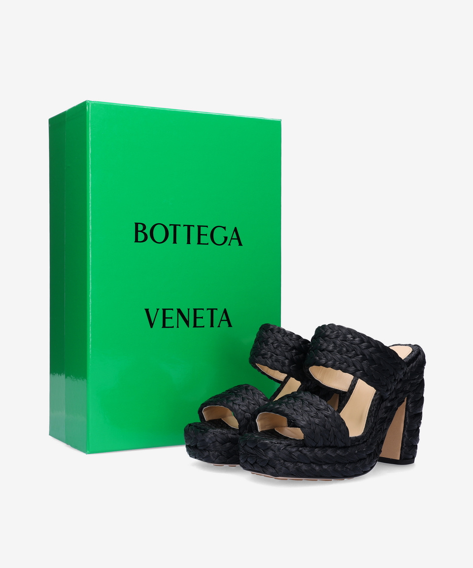 【BOTTEGA VENETA】Braid Lapia Canalazo Sandals Hill/送料込み Bottega Veneta® Women's Knot Sandal in Gold. Shop online now.