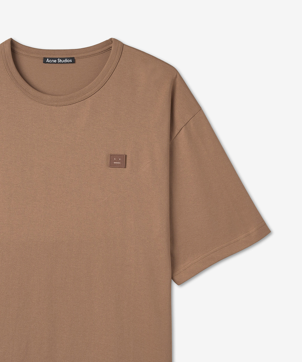 아크네 스튜디오(ACNE STUDIOS) 공용 페이스 반소매 티셔츠 - 카디널 브라운 / CL0108BLG - 사이즈 & 후기 | 무신사