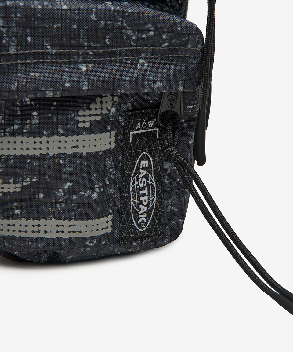 ★韓国の人気★【A-COLD-WALL】★CROSSBODY BAG★関税込★ Buy A-Cold-Wall* Diamond Padded Envelope Bag 'Black