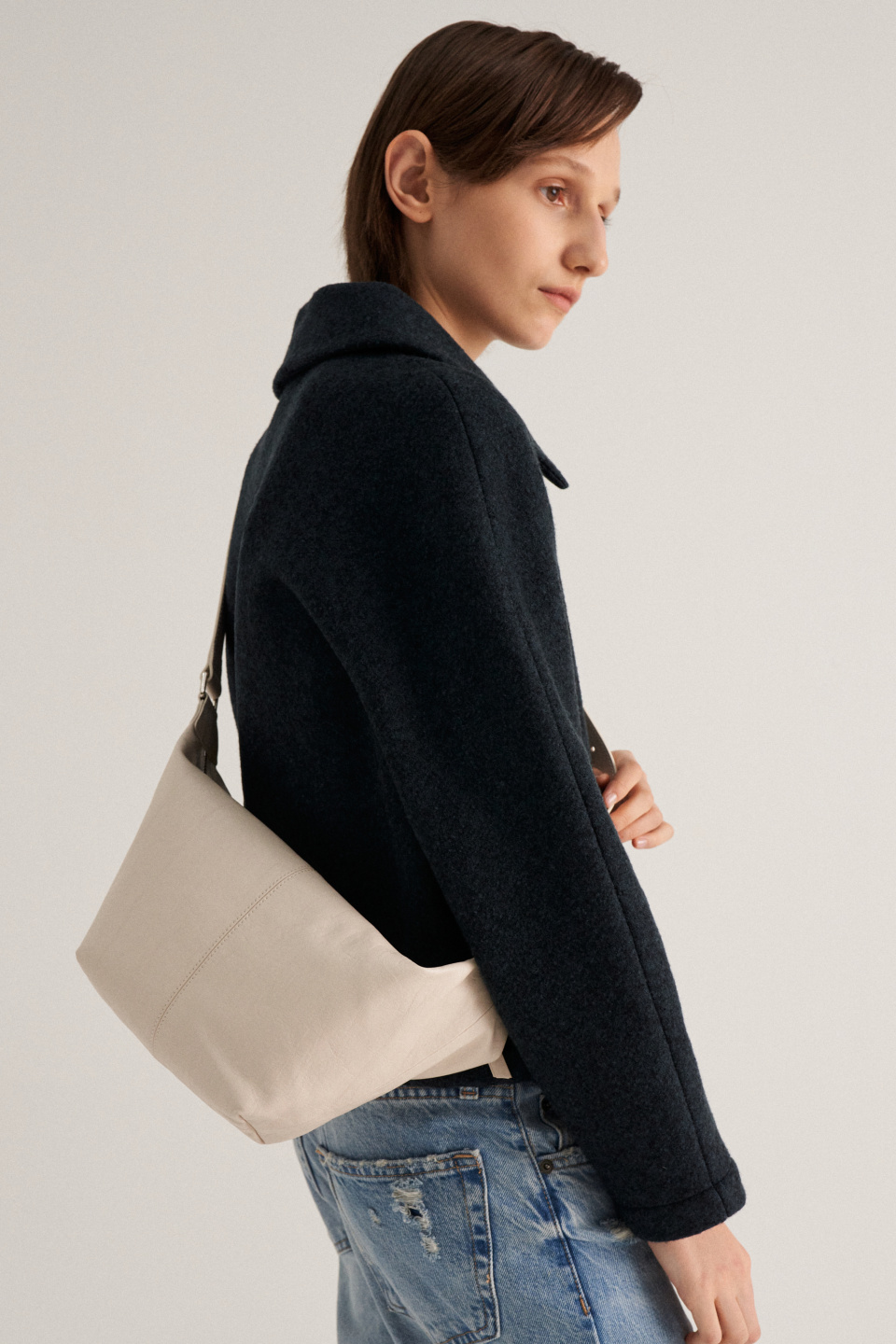 MUSINSA | MUNIER Rider Sling Bag - Ivory