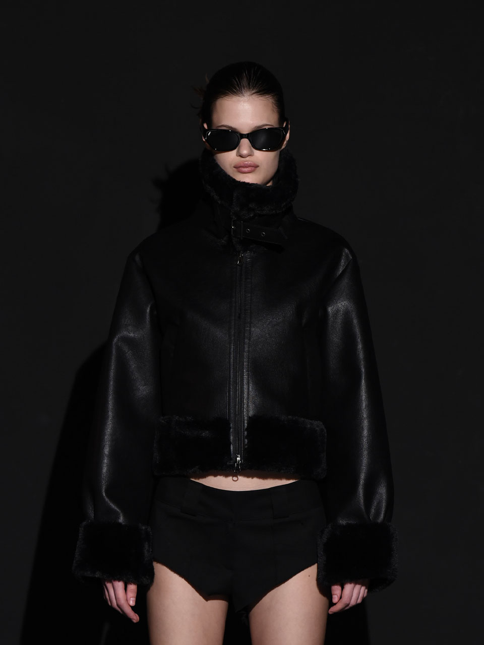 보헤미안 서울(BOHEMSEO) HIGH NECK SHORT MUSTANG IN BLACK - 사이즈 & 후기 | 무신사