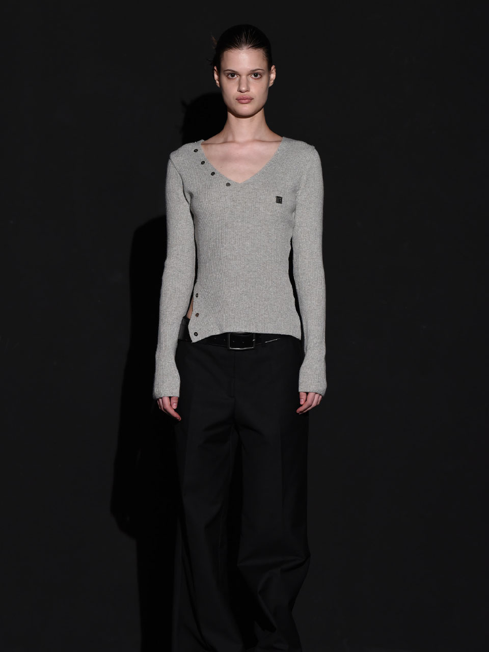 보헤미안 서울(BOHEMSEO) BUTTON V-NECK SLIT KNIT, MELANGE GRAY 보헤미안 서울(BOHEMSEO) BUTTON V-NECK SLIT KNIT, MELANGE GRAY