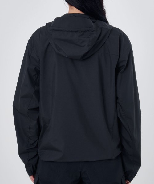 W Light Wind Breaker, Ink Black
