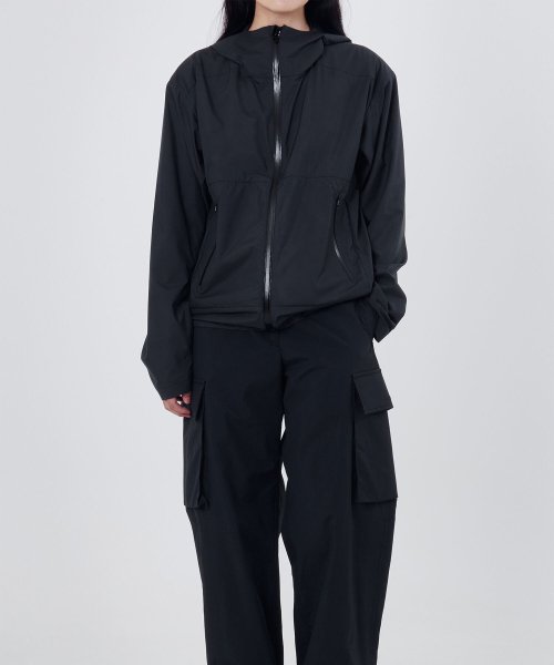 W Light Wind Breaker, Ink Black