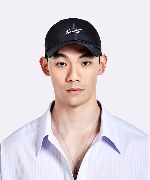Shiny white logo embroidery cap - black