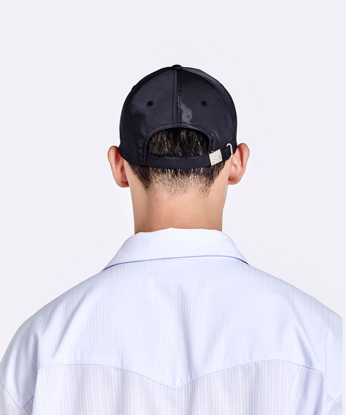 Shiny white logo embroidery cap - black