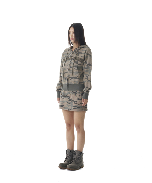 Contrast Logo Zip-up Hoodie (Khaki)