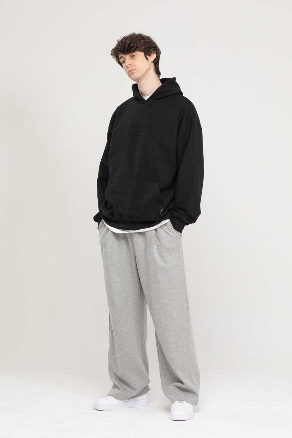 MUSINSA | CHAMBROS Point Logo One-Tuck Wide Sweatpants [Gray]