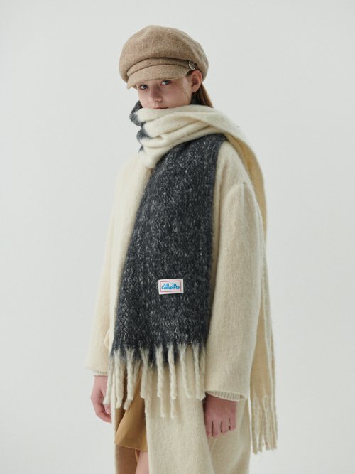 Half&Half Chunky Muffler (Ivory & Black)