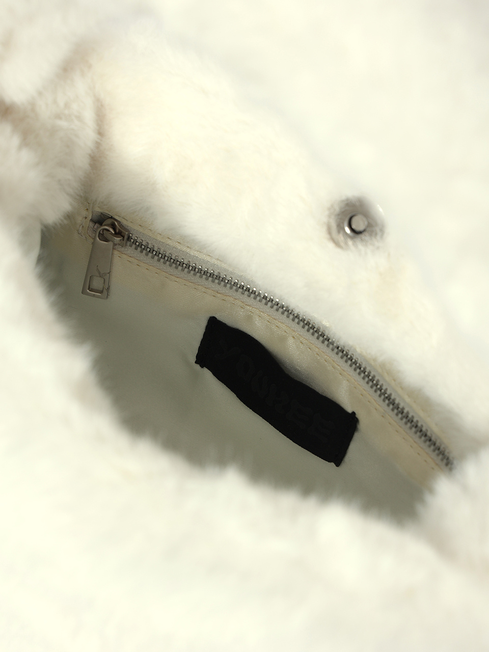 ★YOUHEE★ YOUHEE SHEARING BAG IVORY YHBGED002IV MUSINSA | YOUHEE YOUHEE FUR TOTE BAG IVORY