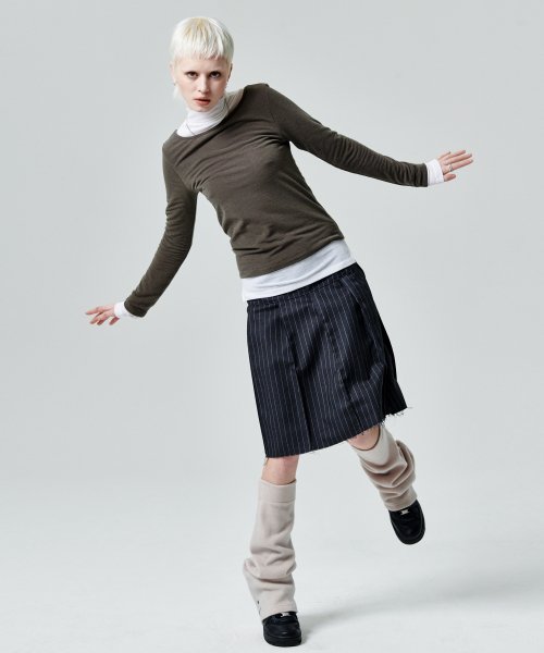 LAYERED TURTLENECK TOP [KHAKI WHITE]