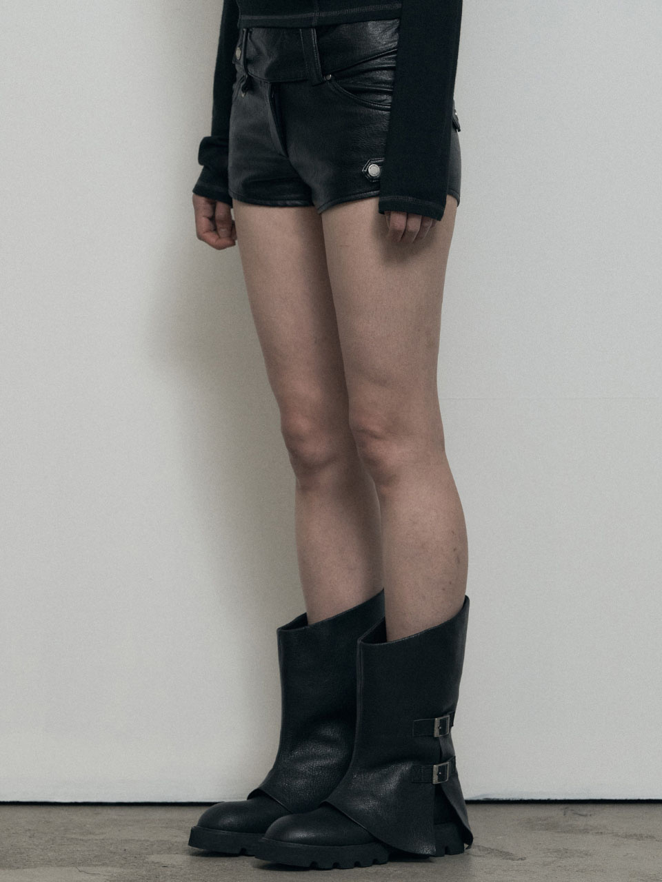 보헤미안 서울(BOHEMSEO) MOTORCYCLE LEATHER SHORTS, BLACK - 사이즈