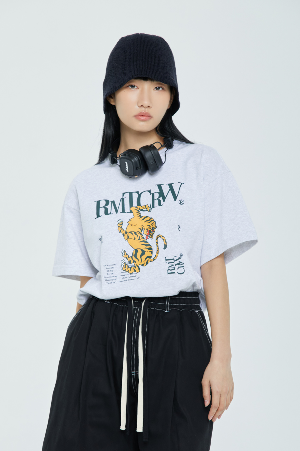 ★2024SS新作★ROMANTIC CROWN★BEYOND YOUNG TEE SHIRT BEYOND YOUNG TEE SHIRT_BLACK | ROMANTIC CROWN