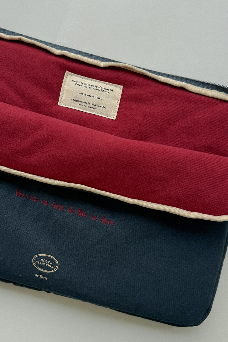 MUSINSA公式 | HOTEL PARIS CHILL 827 Laptop Pouch (2color)