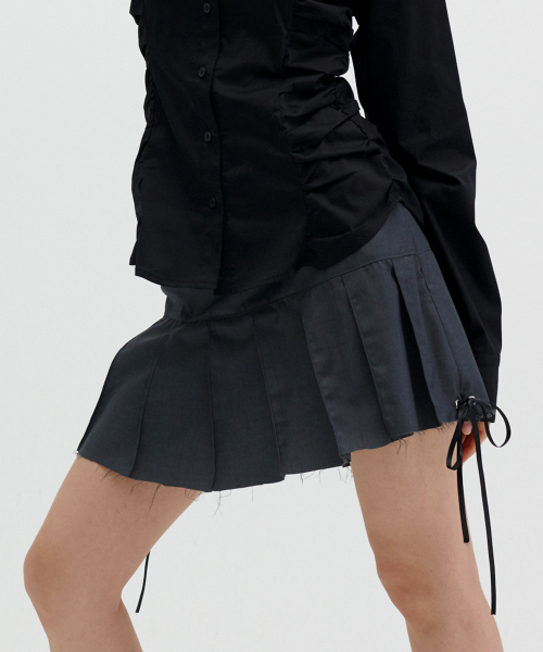 CUT OFF PLEATED MINI SKIRT [GREY]