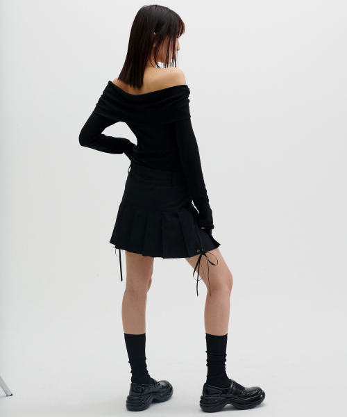 CUT OFF PLEATED MINI SKIRT [BLACK]