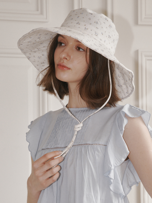 Floral Strap Wide Bucket Hat (Blue Flower)