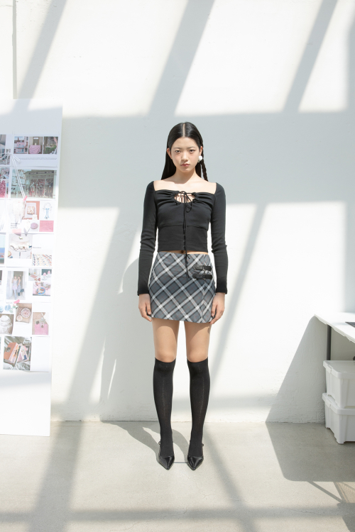 BUCKLE CHECK SKIRT (GREY)