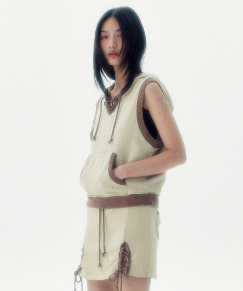 HOODED SLEEVELESS SWEAT VEST [BEIGE]