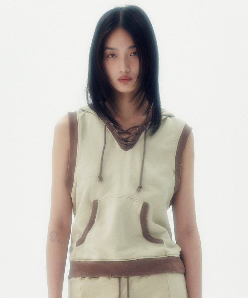 HOODED SLEEVELESS SWEAT VEST [BEIGE]