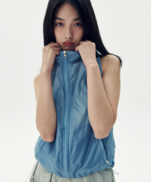 INCISION SLEEVELESS ZIP UP VEST [BLUE]