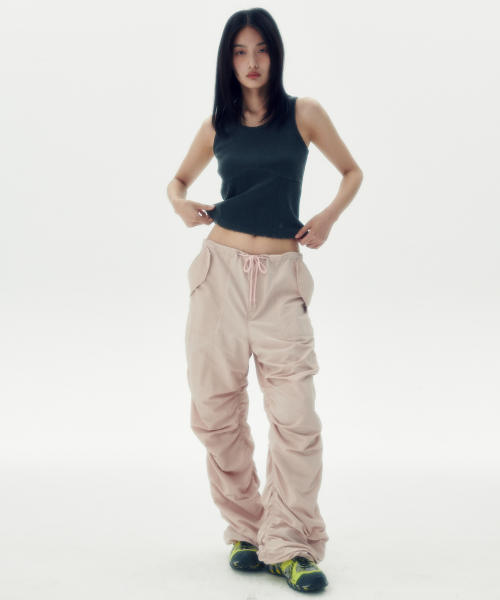SHIRRING NYLON PARACHUTE PANTS [PINK]