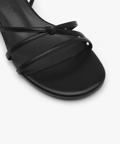 라엘린 라운드 스트랩 샌들 (2cm)