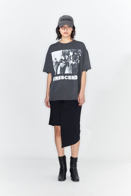 CRESCENDO GRAPHICS T-SHIRT IN CHARCOAL