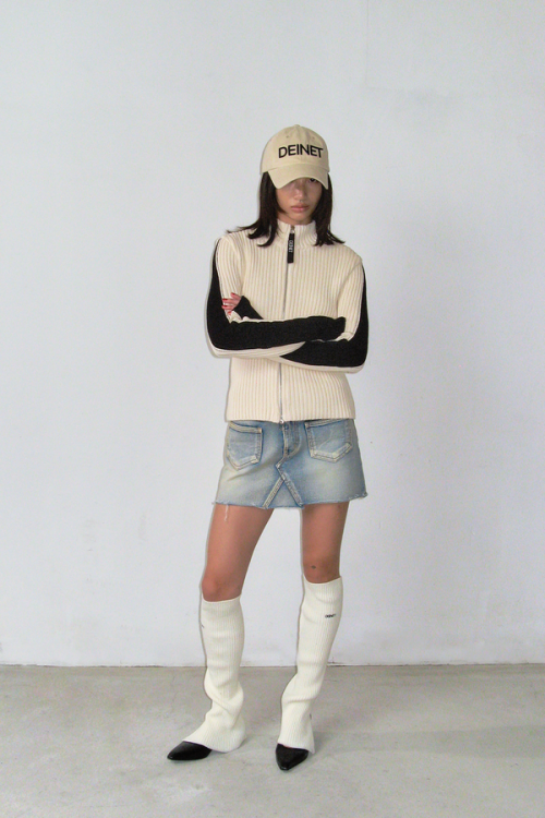 DEINET LOGO CAP IN BEIGE