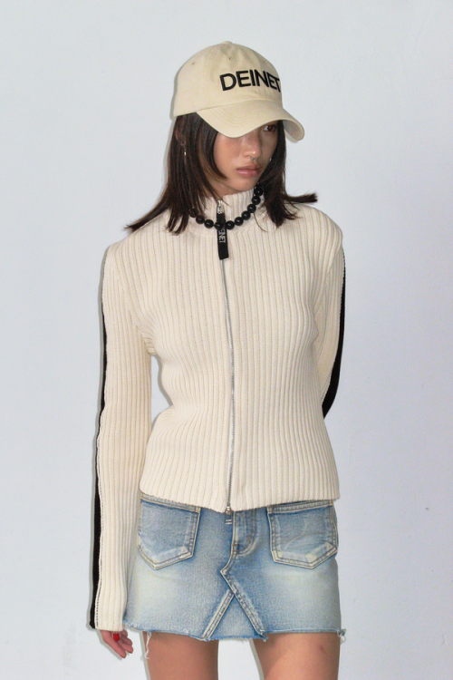 DEINET LOGO CAP IN BEIGE