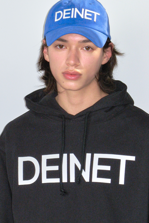 DEINET LOGO CAP IN BLUE