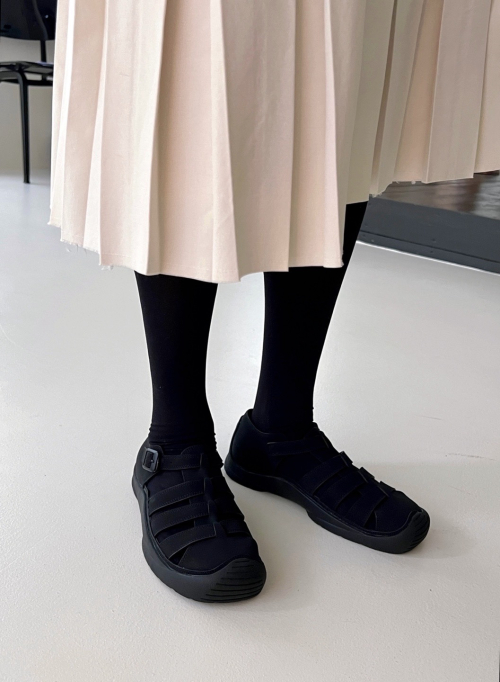 Bent glady sneakers
