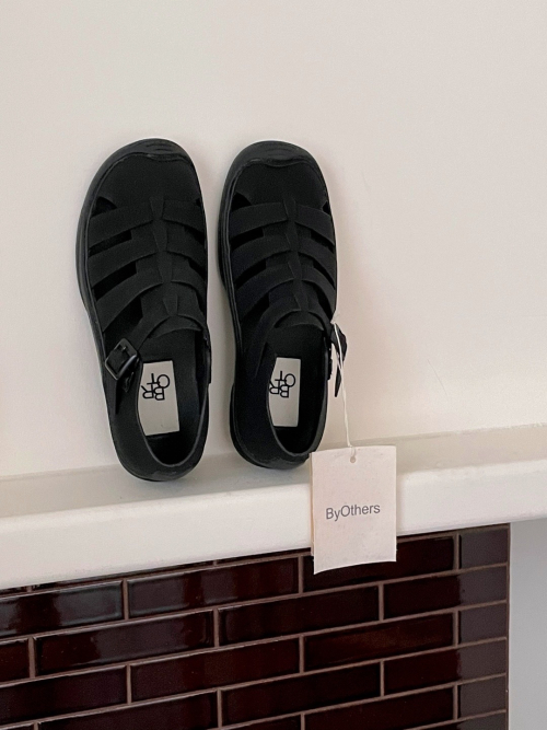 Bent glady sneakers