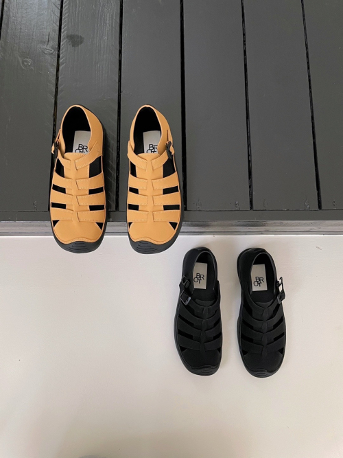Bent glady sneakers