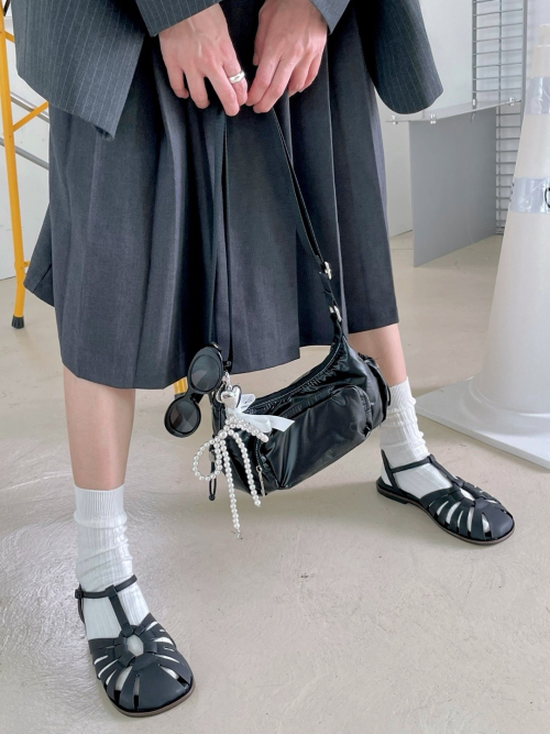 Brolin sandals