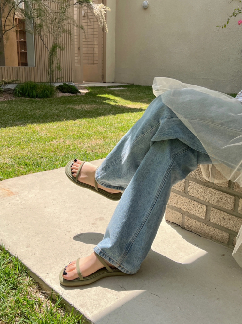 twobe strap slippers