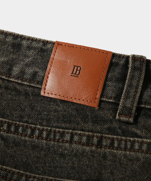 ASI ESSENTIAL ONE-TUCK WIDE DENIM PANTS_DUST BLACK