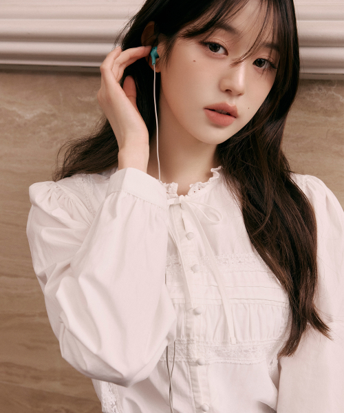 HIGH NECK FRILL BLOUSE WHITE