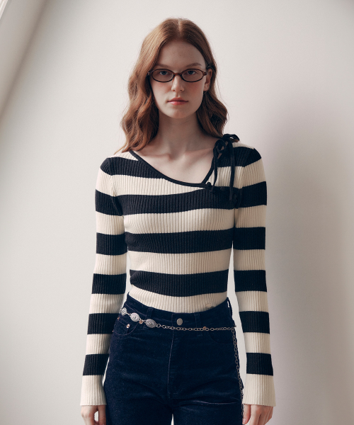 CUT OUT RIBBON BOARDER KNIT BLACK