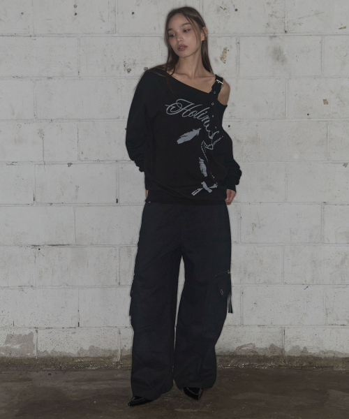 ONE-SHOULDER BUCKLE SWEATSHIRT (BLACK)_F24ZB063